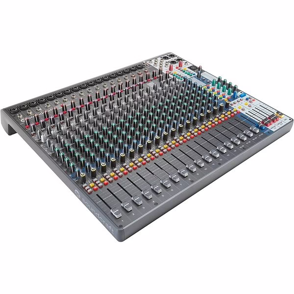 Détail de la tranche d'entrée et des potentiomètres de la Soundcraft Signature Plus