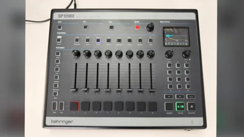 Le Behringer SP1200X, clone de l'E-mu SP-1200 a firmware open source