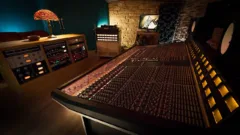 Une régie de studio moderne : c'est là que l'oversampling des plugins fait son travail, loin des oreilles