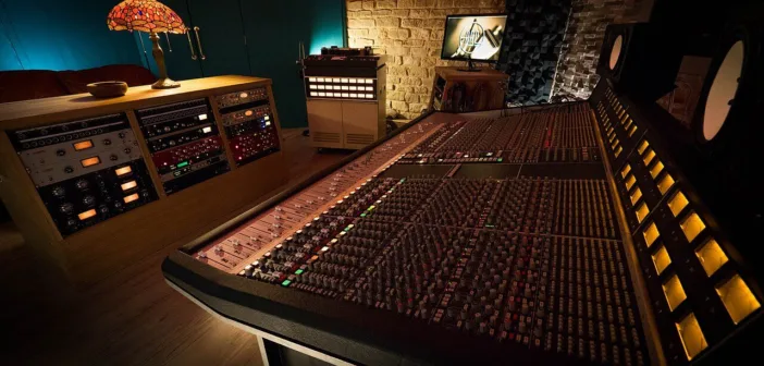 Une régie de studio moderne : c'est là que l'oversampling des plugins fait son travail, loin des oreilles