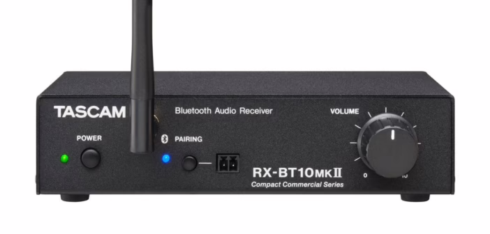 Récepteur Bluetooth professionnel Tascam RX-BT10MKII, face avant avec antenne et volume