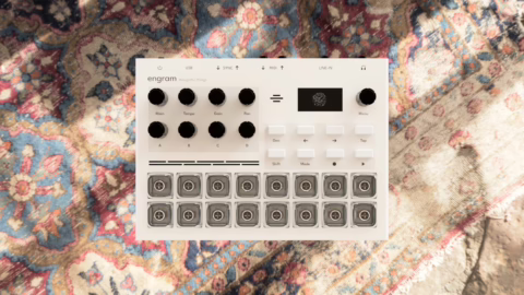 Le sampler-groovebox Thoughtful Things Engram vu de dessus, avec ses pads, son écran et ses potentiomètres