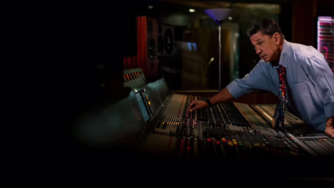Niko Bolas à la console du Studio D du Village, pour l'extension LA Sessions SDX de Toontrack