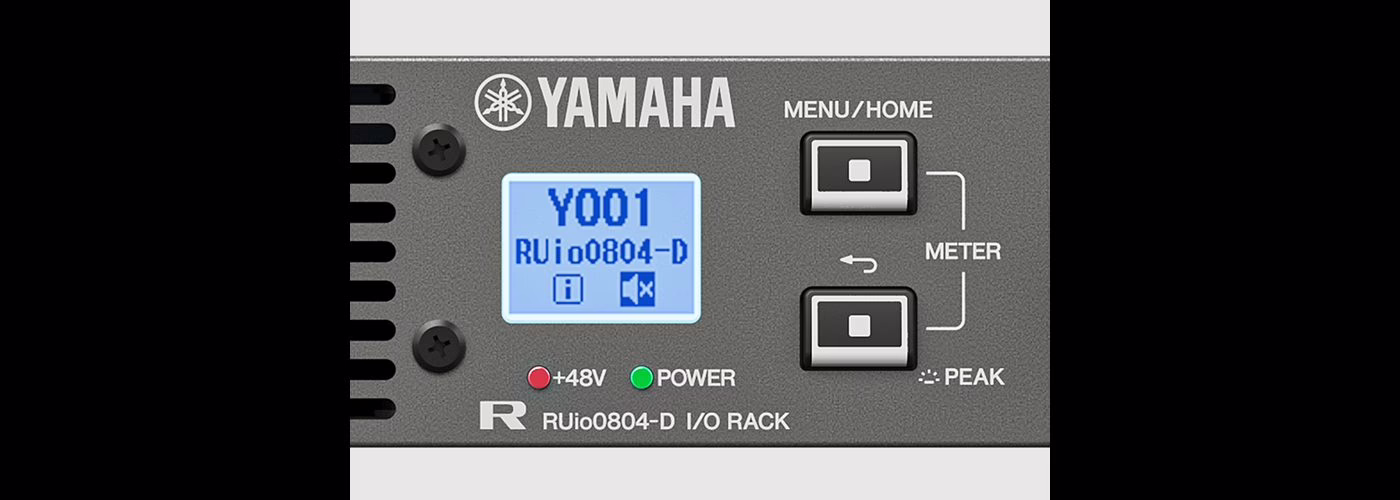 Détail de l'écran et des commandes en face avant du Yamaha RUio0804-D