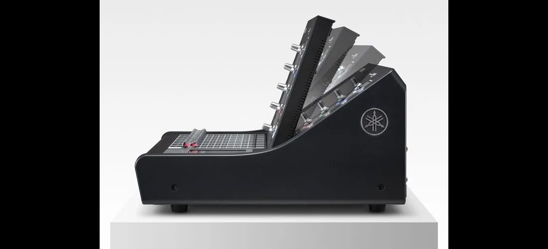 Écran tactile inclinable de la Yamaha DM5