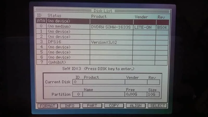 Écran Disk List de l'Akai DPS16, périphériques SCSI et ATA