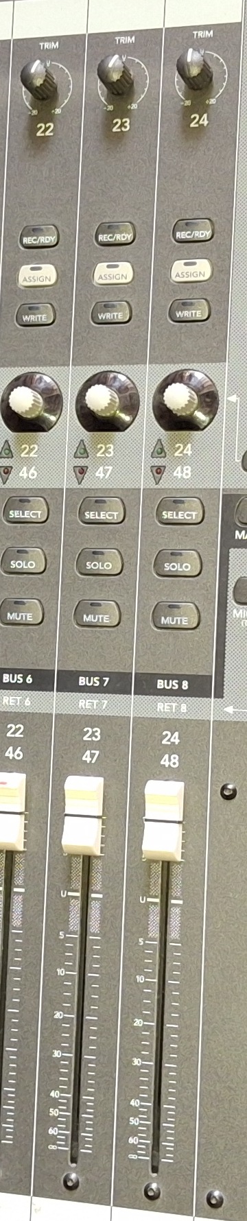 Mackie d8b — Tranche