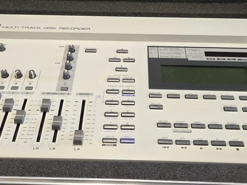 Roland DM-800