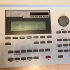 Roland DM-800 — afficheur et molette d'édition