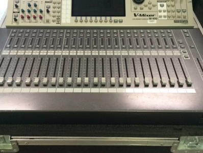Roland M-400