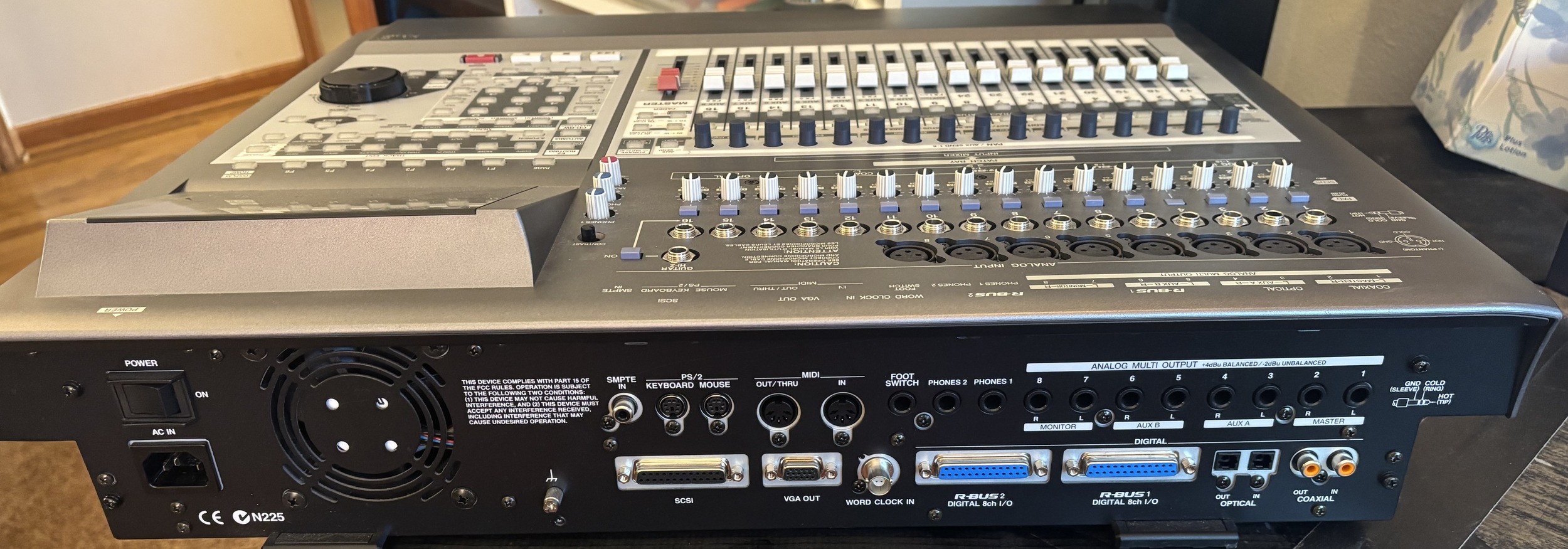 Roland VS-2480 — Face arrière