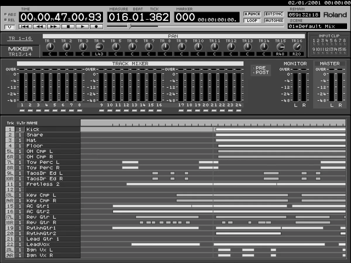 Écran VGA externe : compteur, transport, panoramiques, vumètres des pistes, moniteur et master, playlist