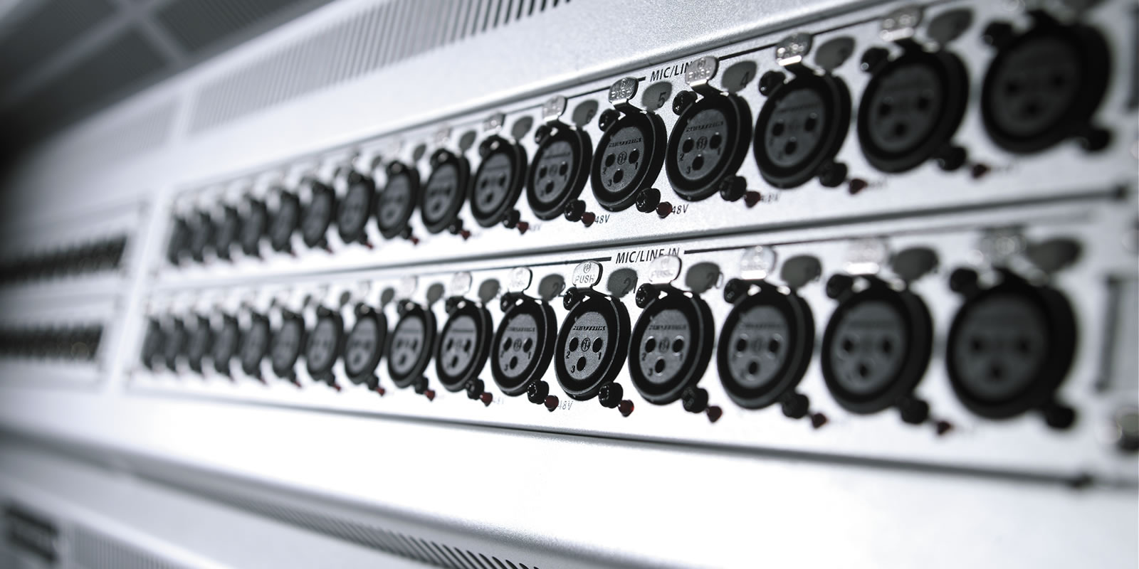 Soundcraft Vi1 — Face arrière
