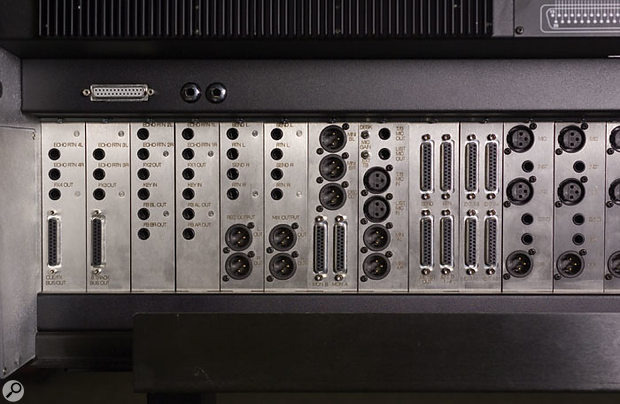 Solid State Logic AWS 900 — Face arrière