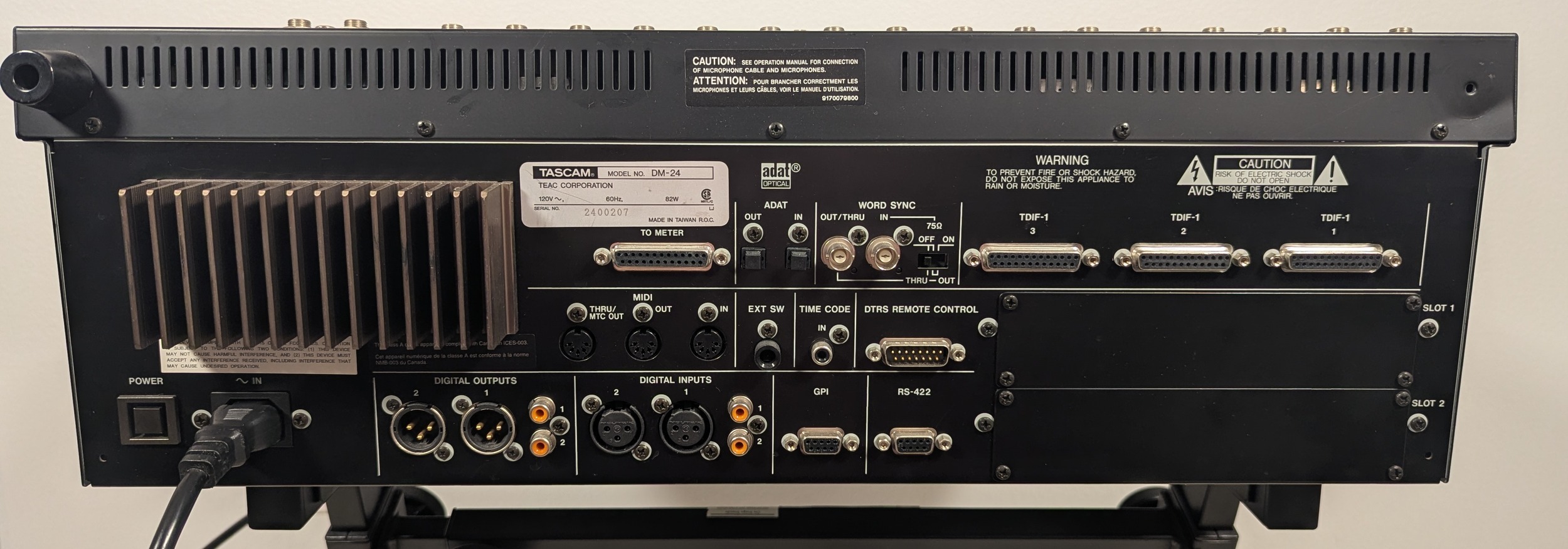 Tascam DM-24 — Face arrière