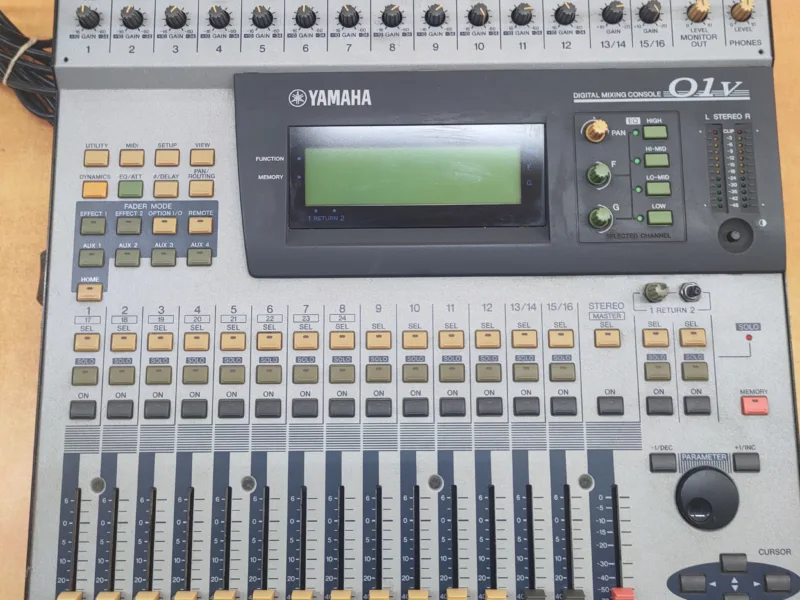 Yamaha 01V